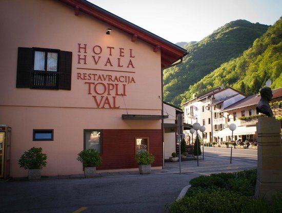 ../../holiday-hotels/?HolidayID=169&HotelID=208&HolidayName=Slovenia-Slovenia+%2D+So%26%23269%3Ba+Valley+%2D+Lakes+%26+Mountains+-&HotelName=Hotel+Hvala+">Hotel Hvala 